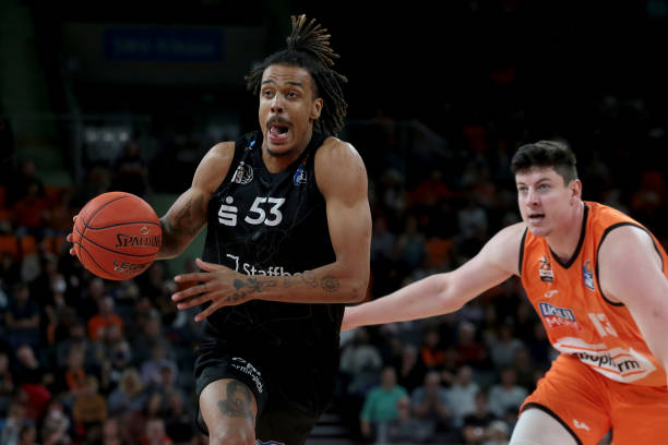 他们不仅在 他们不仅在