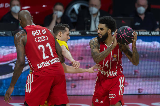 三人组在控 三人组在控